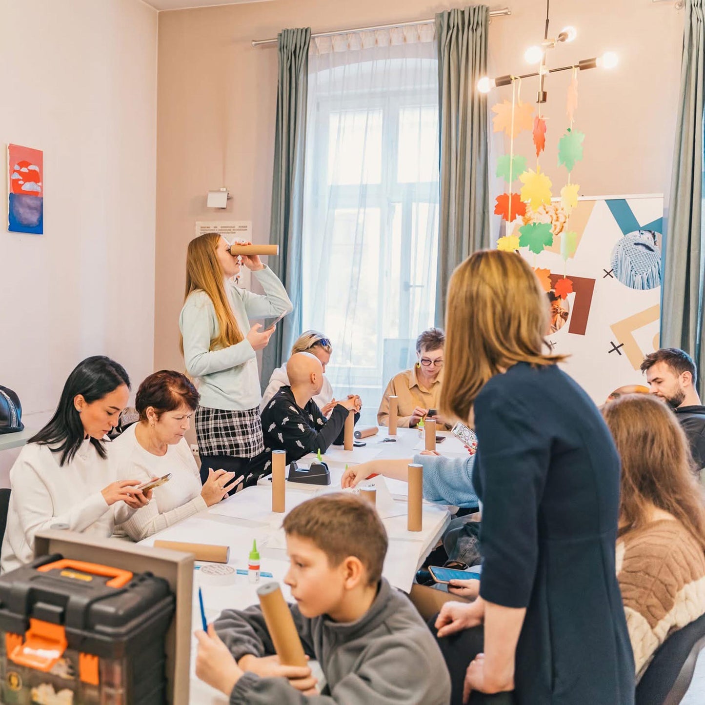 Creează-ţi Propriul Caleidoscop! Atelier creativ pentru toate vârstele.