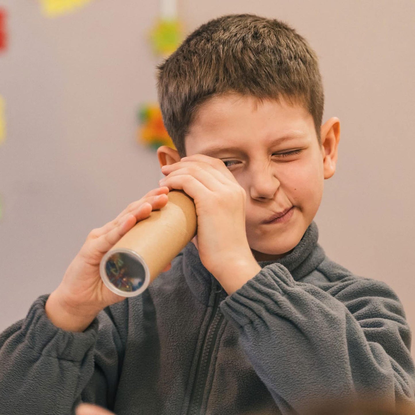 Creează-ţi Propriul Caleidoscop! Atelier creativ pentru toate vârstele.