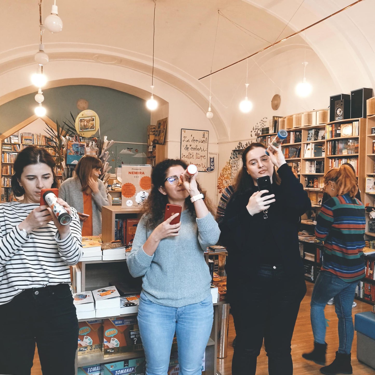Atelier de confectionat caleidoscoape - caleidoscopilaria la Bookstory
