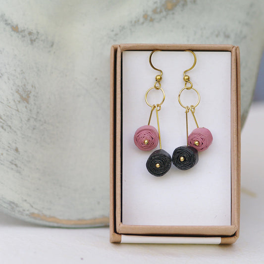 Cercei roz-negru din hartie reciclata in cutie - Pink Power Collection Chiramo