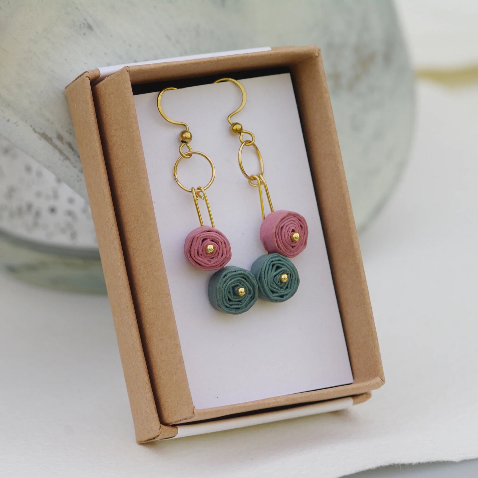 Cercei roz-teal din hartie reciclata in cutie - Pink Power Collection Chiramo