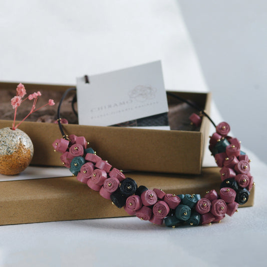 Colier Statement Pink Power cu margelute din hartie by Chiramo.