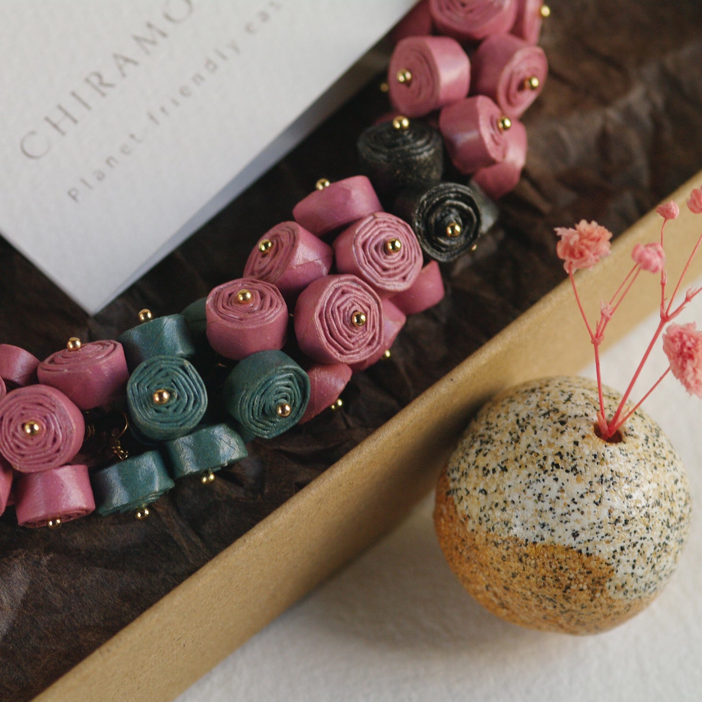 Colier Statement Pink Power cu margelute din hartie roz, teal, negru, by Chiramo.