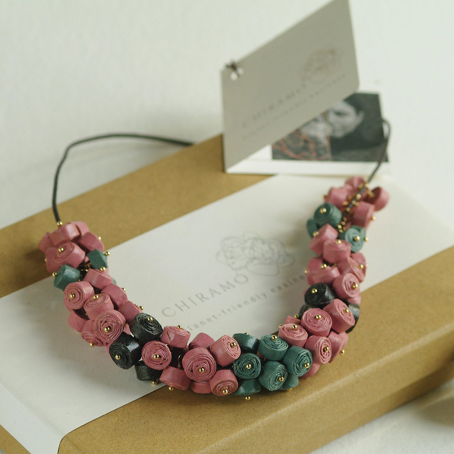 Colier Statement Pink Power cu margelute din hartie roz, teal, negru by Chiramo. 2
