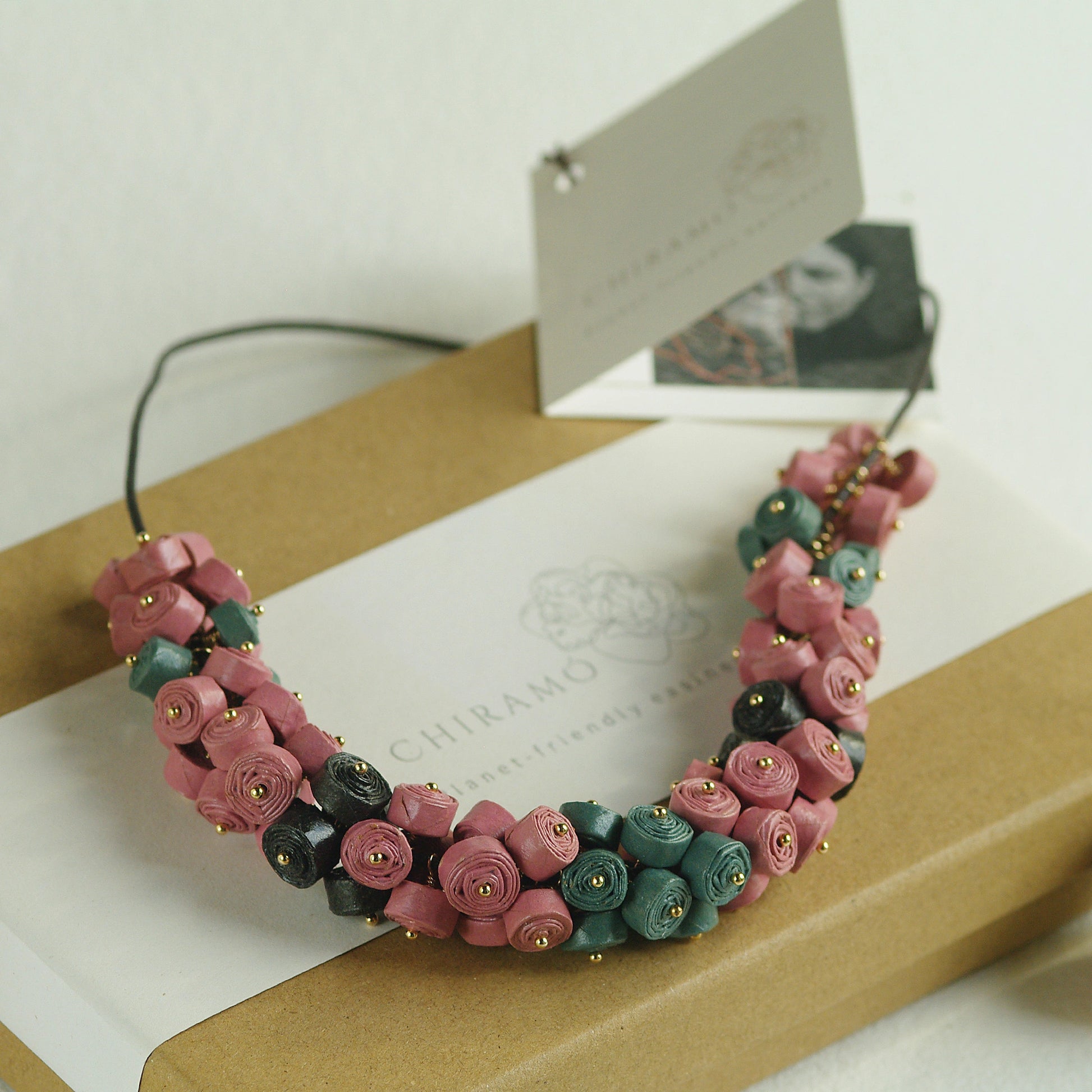 Colier Statement Pink Power cu margelute din hartie roz, teal, negru by Chiramo. 2