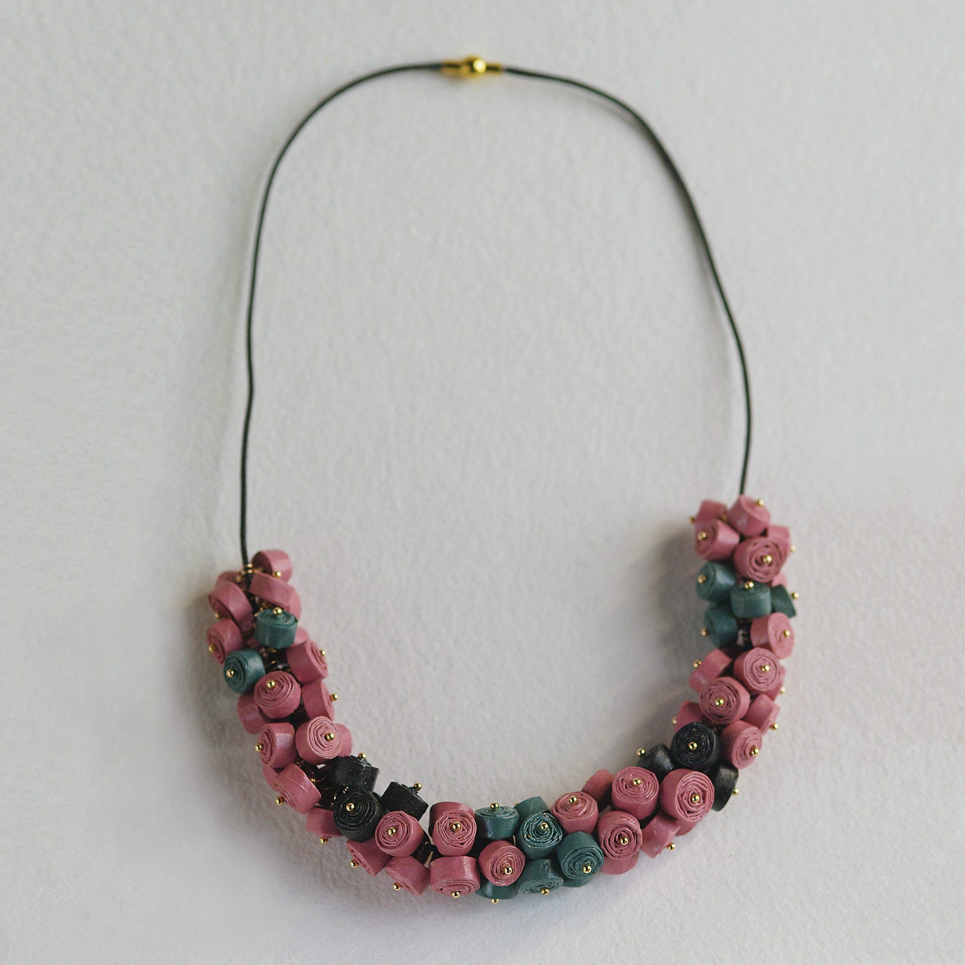 Colier Statement Pink Power cu margelute din hartie by Chiramo. 4