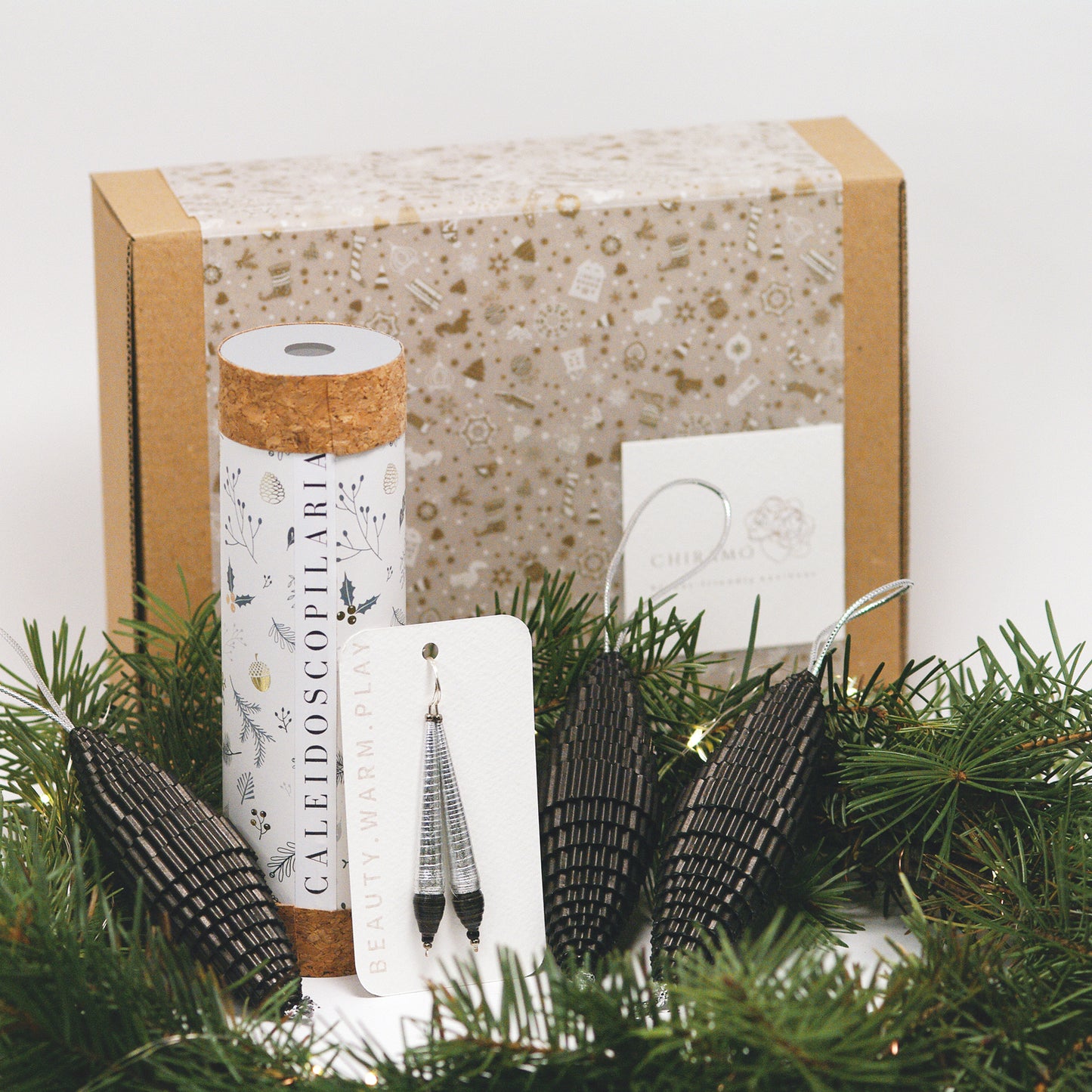 Set Cadou Craciun Eco Sustenabil Handmade Cercei handmade Argintii Caleidoscop Ornamente de Brad Negre
