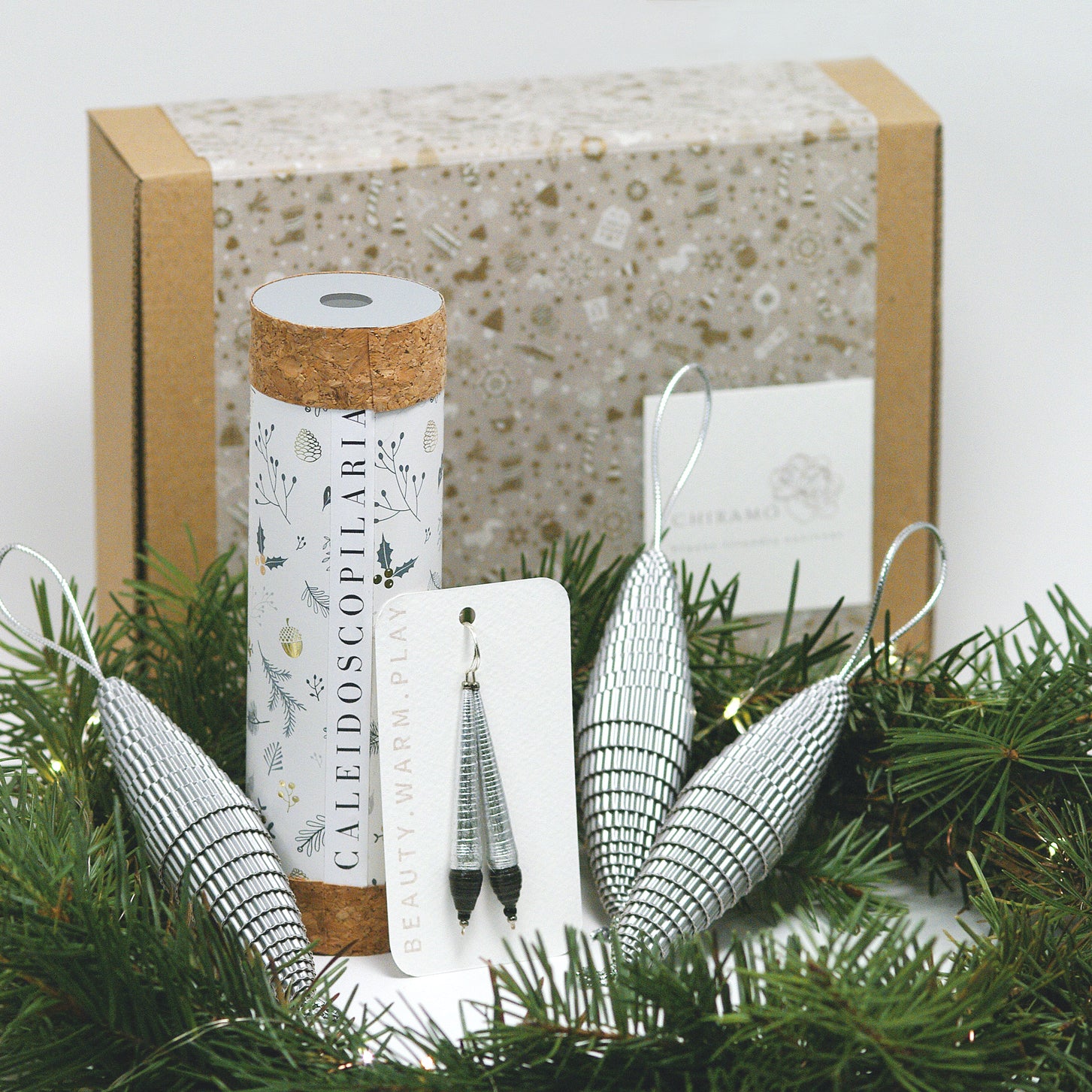 Set Cadou Craciun Eco Sustenabil Handmade Cercei handmade Chiramo Caleidoscop Ornamente de Brad Argintii crengute brad