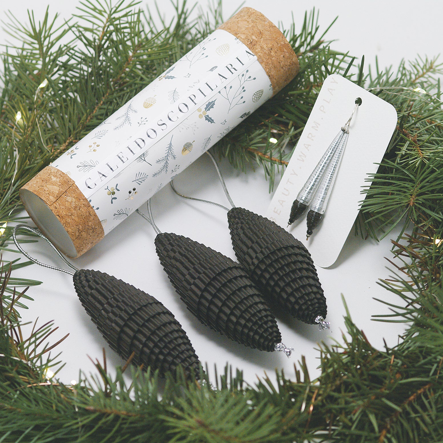 Set Cadou Craciun Eco Sustenabil Handmade Cercei handmade Chiramo Caleidoscop Ornamente de Brad Negre