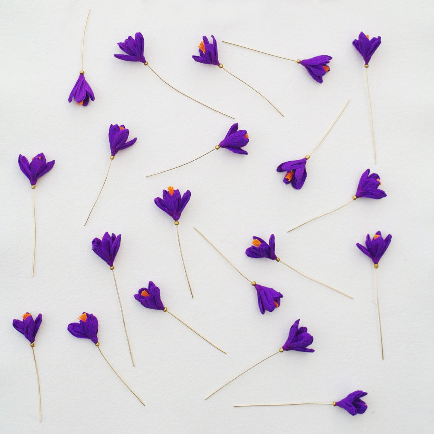 branduse din hartie creponata, martisor chiramo