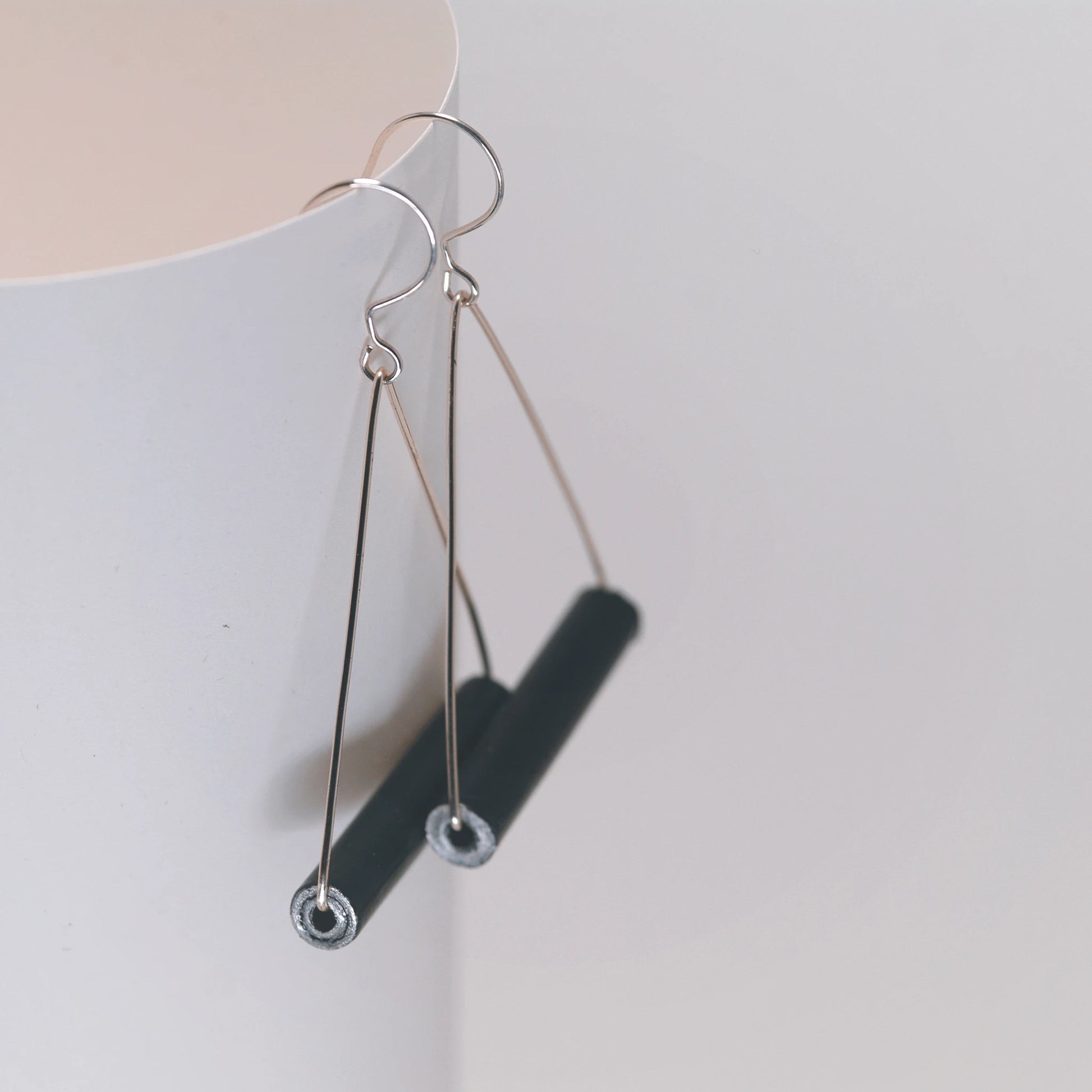 Cercei triunghiulari negru argintiu Noir ReForm Collection by  Chiramo 3