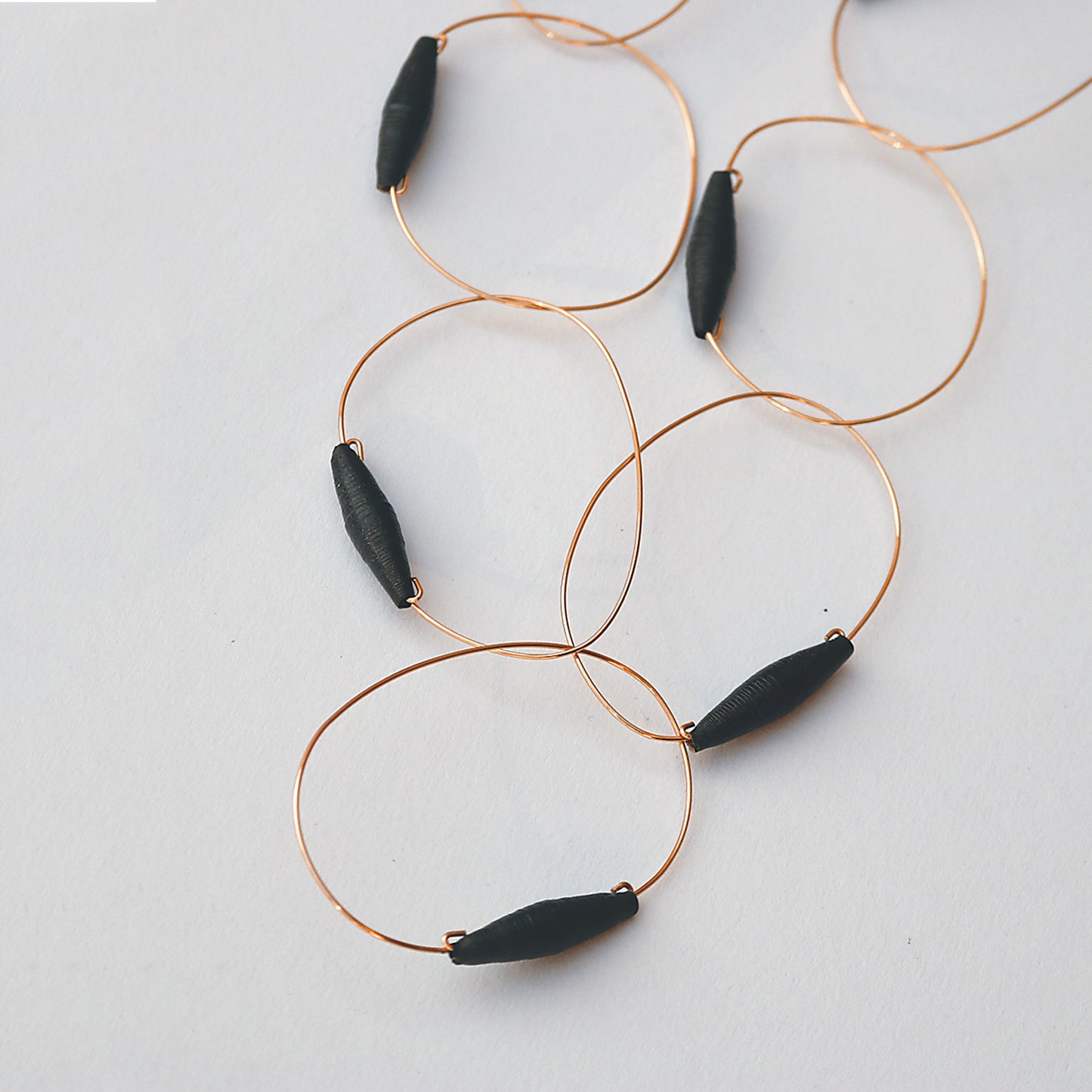 Colier Cercuri de Lumina detaliu Colectia Noir ReForm by Chiramo 4