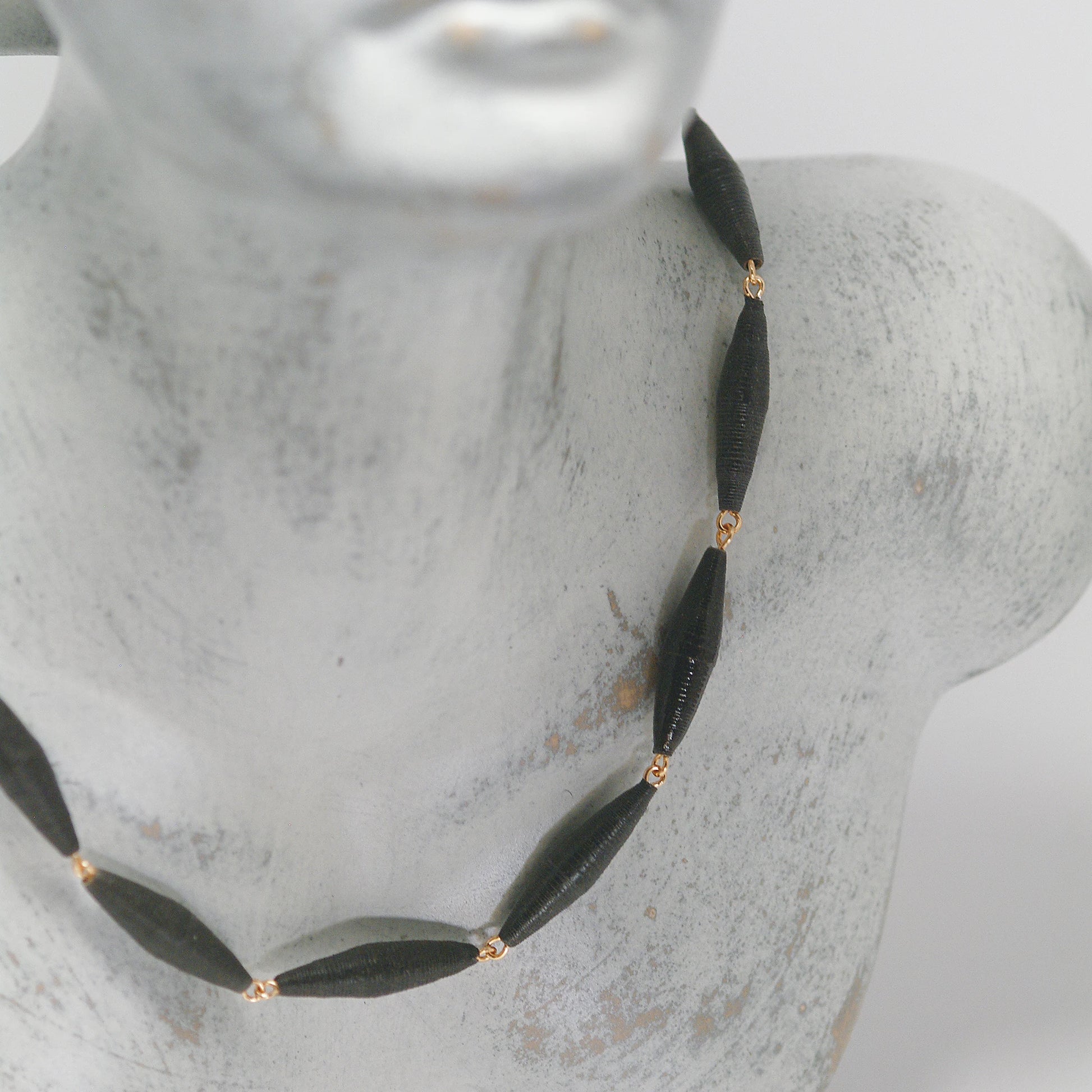 colier Seminte de Lumina, cu margele negre din hartie, olectia Noir ReForm, Chiramo