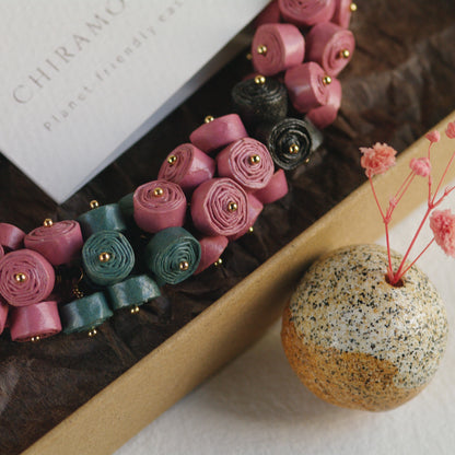 Colier Statement Pink Power cu margelute din hartie roz, teal, negru, by Chiramo. 