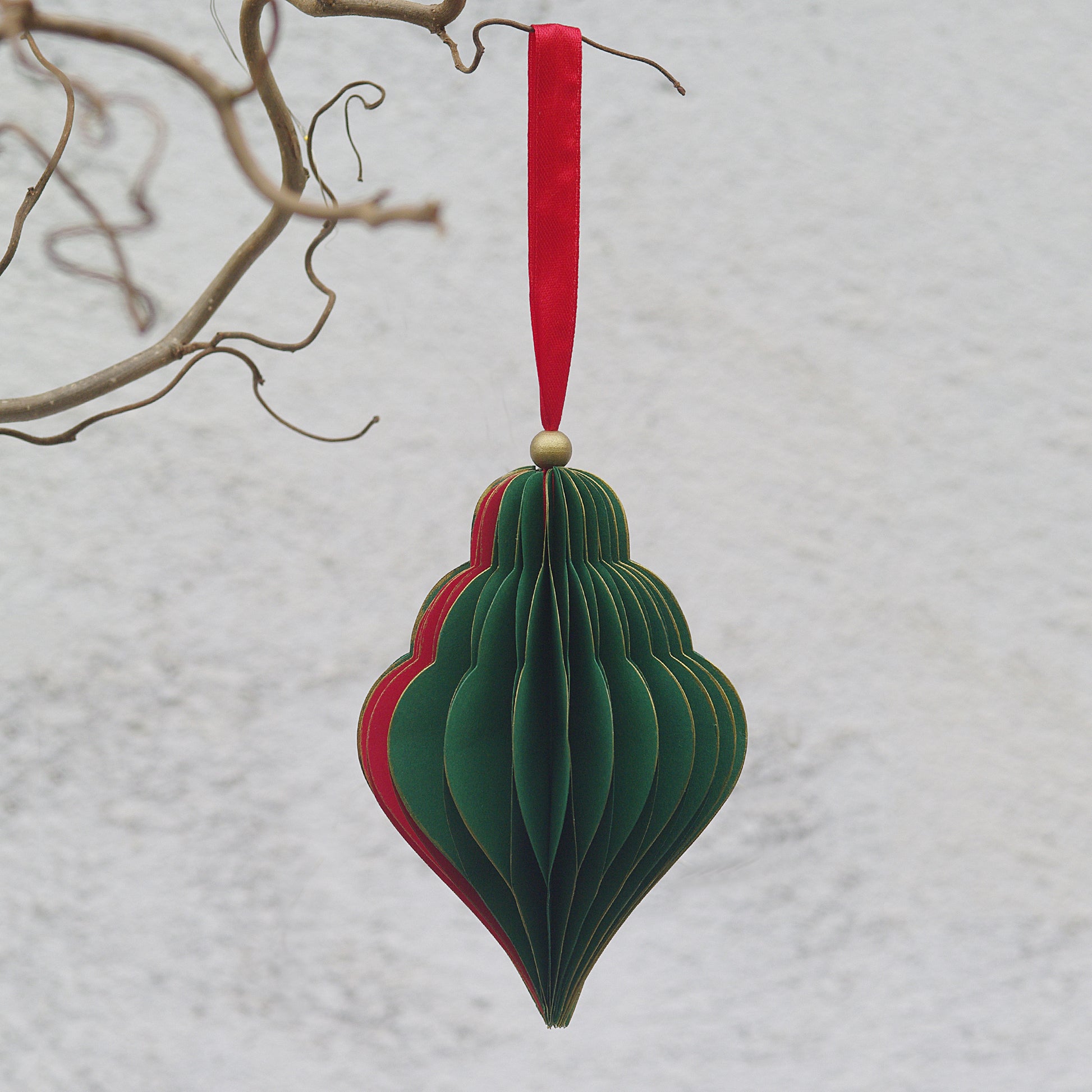 glob de Craciun mare forma de romb verde rosu design modern handmade