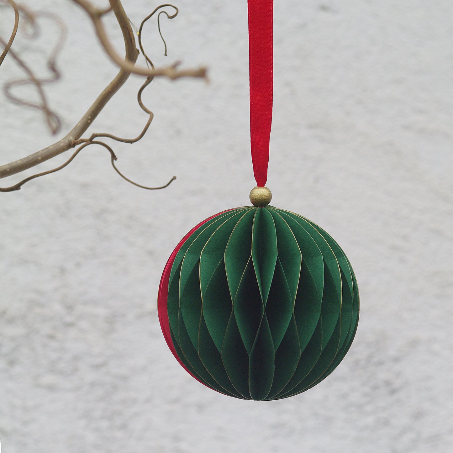 glob de Craciun sferic, verde rosu, design modern handmade