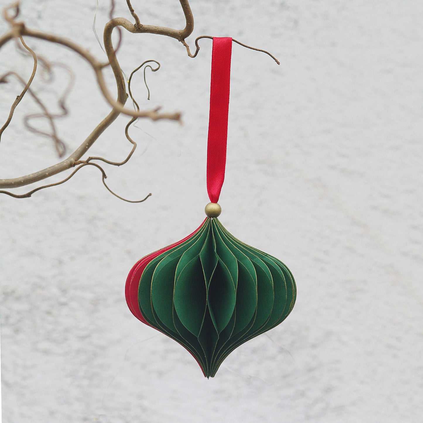 glob de Craciun forma diamant verde rosu design modern handmade
