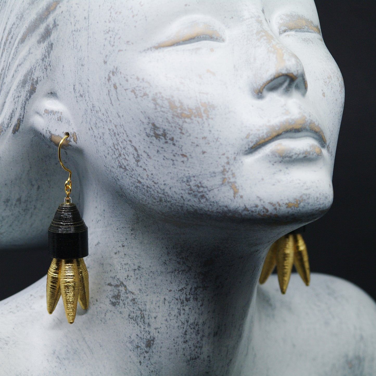 Black and golden tripod earrings